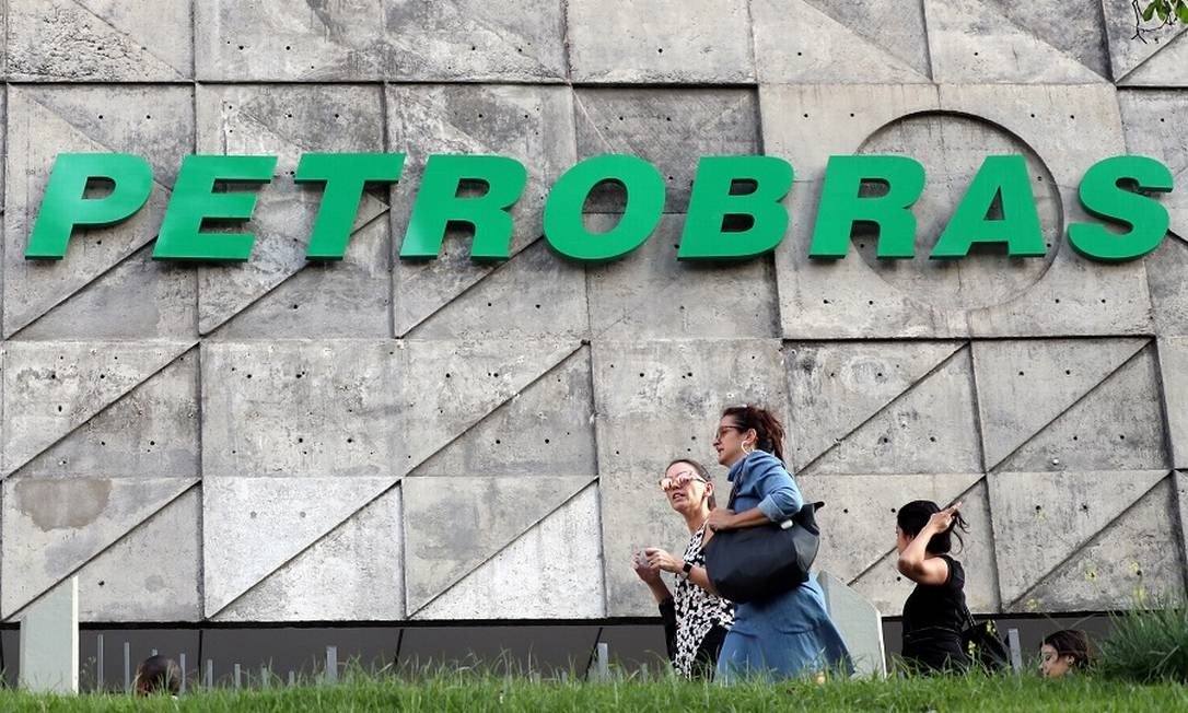 Cerca de 11 mil empregados devem deixar a Petrobras até o fim de 2021