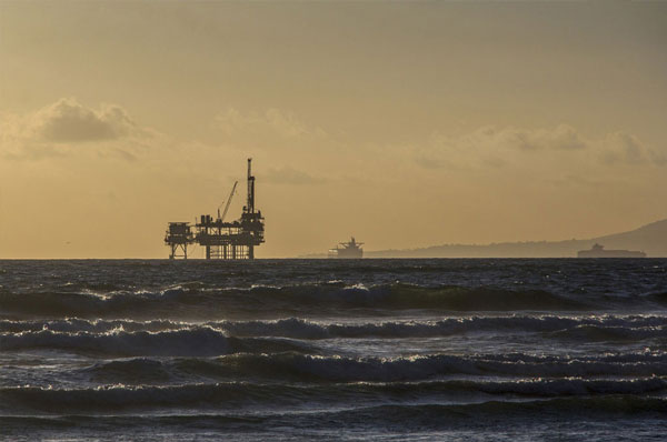 Relatório indica que gigantes do petróleo ainda investem em fontes poluentes