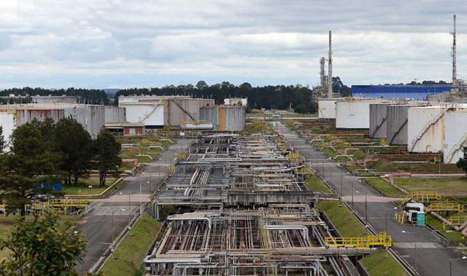 Quem são os grupos Ultra e Raízen, que disputam privatização de refinaria no Paraná