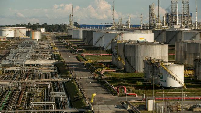 Petrobras confirma negociação com Ultrapar para venda da Refap