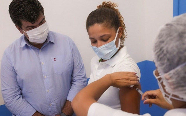 Macaé avança na vacinação contra a Covid-19 para público geral de 36 e 35 anos