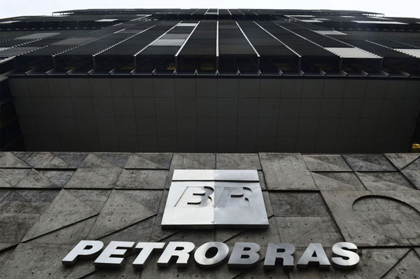 Avança no governo projeto para privatizar a Petrobras com diluição de participação da União