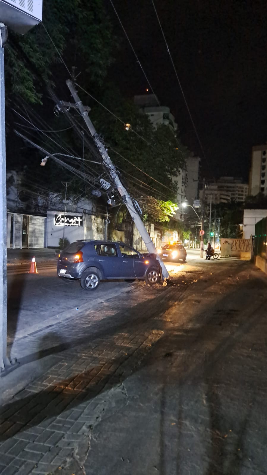 ENEL Rio registrou 391 colisões com postes da rede elétrica em 2023