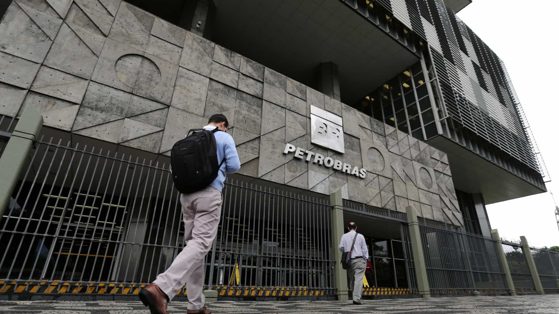 Petrobras veta funcionário que não aderir a PDV em plano futuro