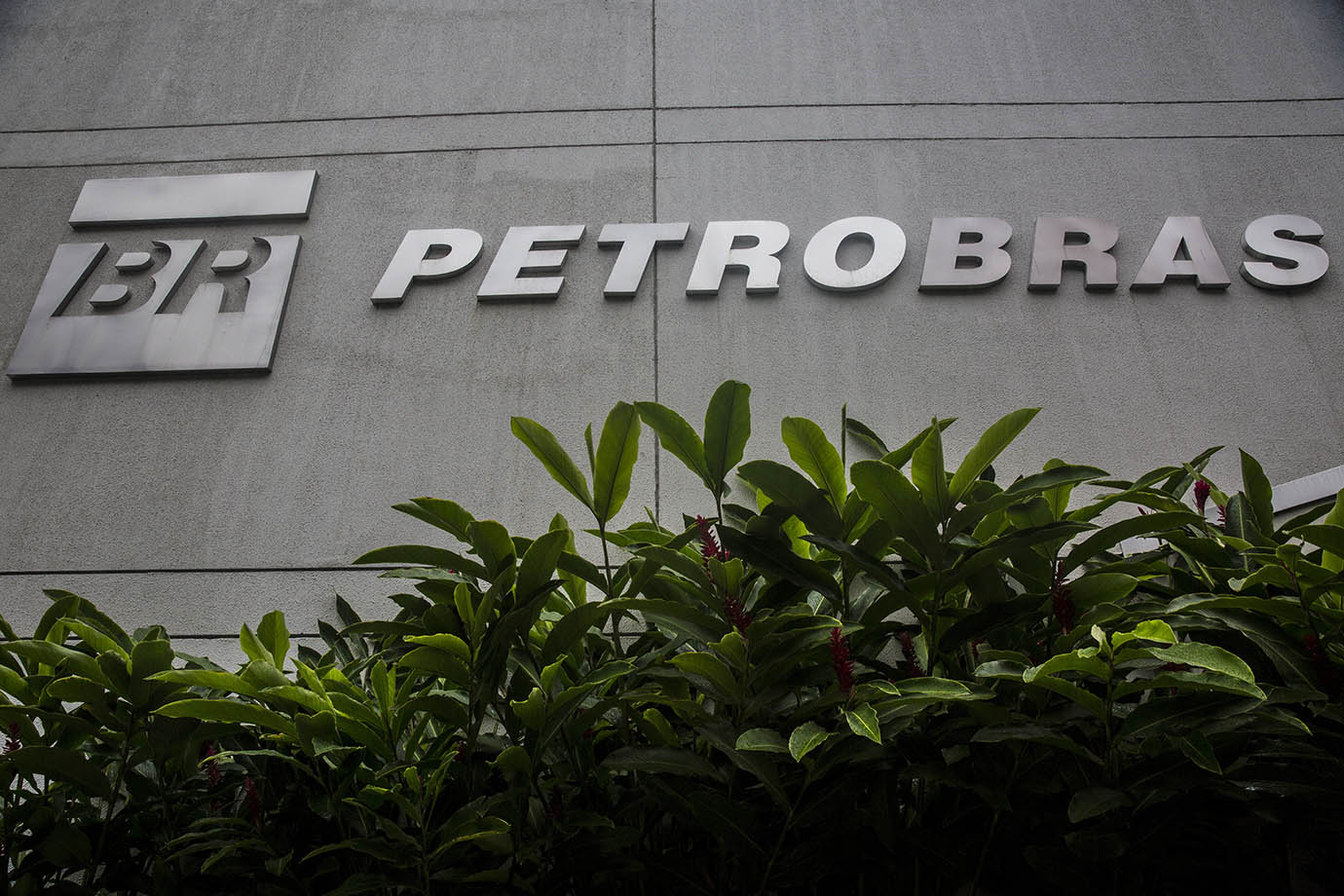 Petrobras nega 'desmonte' e diz que precisa de dinheiro