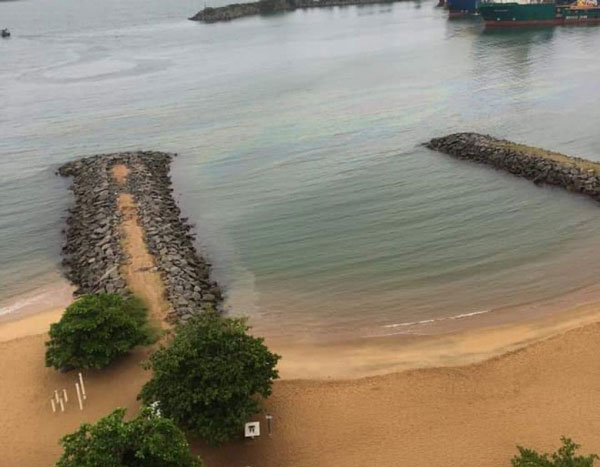 Vazamento de óleo na praia de Imbetiba, em Macaé - foto Sindipetro-NF