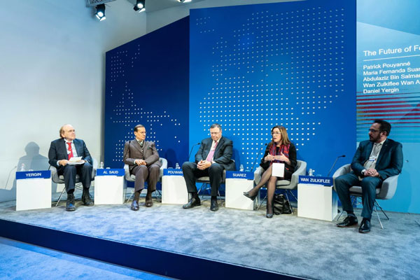 Painel discutiu o futuro dos combustíveis fósseis no Fórum Econômico Mundial, em Davos - Foto - World Economic Forum - Sikarin Fon Thanachaiary
