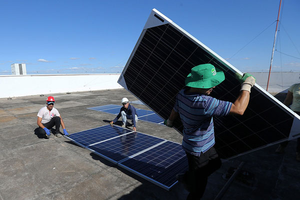 Congresso mantém veto à desoneração de painéis solares importados